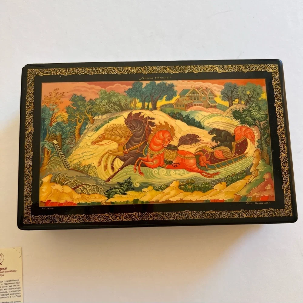 Vintage Russian Lacquer Box – Mstera Hand-Painted Papier-Mâché – 8” x 5” x 2”